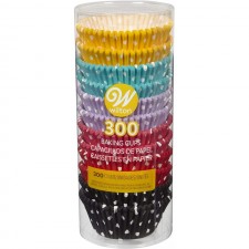 Wilton 300 Count Polka Dots Standard 베이킹 컵: 가정 및 주방