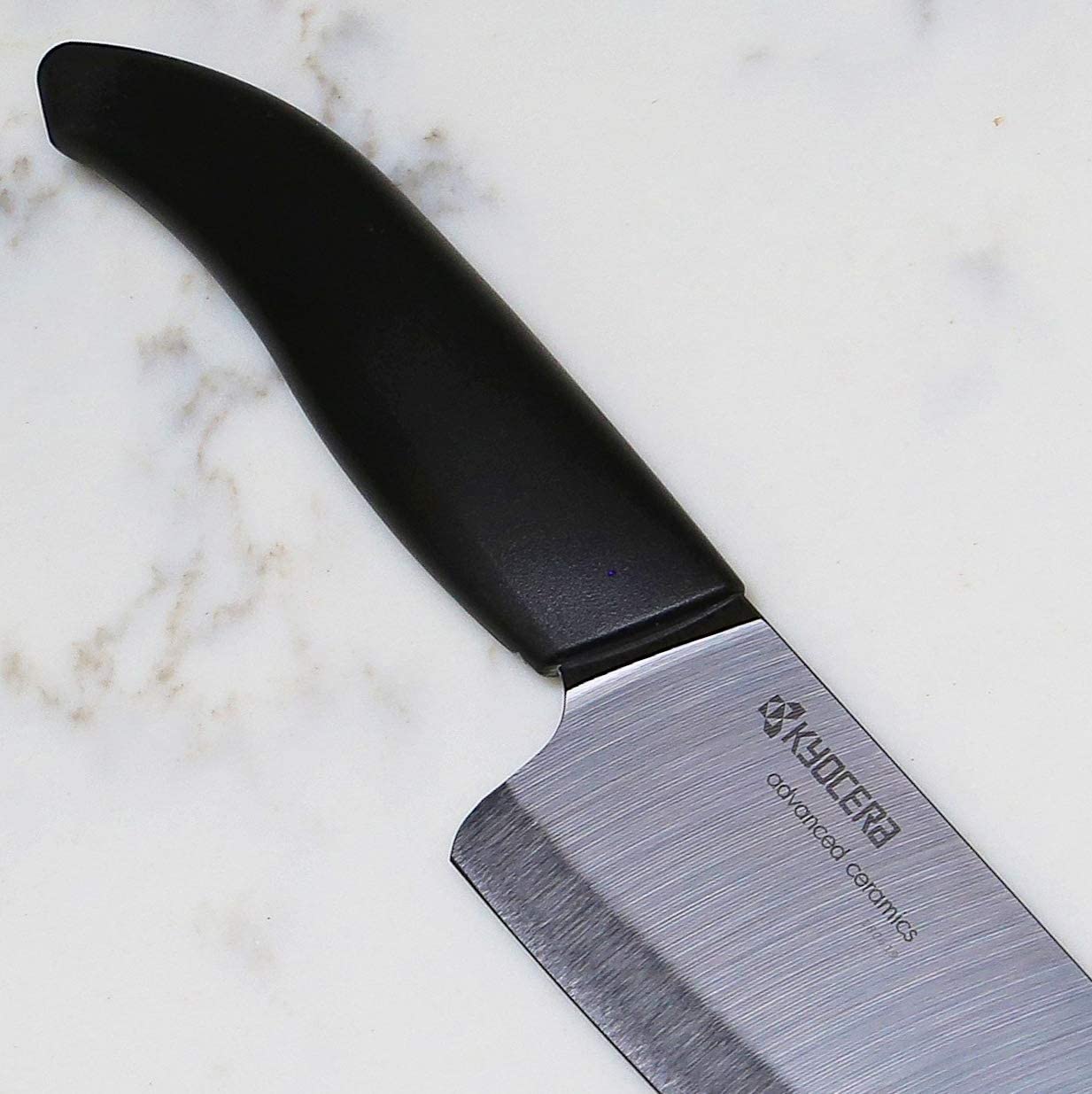 쿄 세라 Advanced Ceramic Revolution 4 피스 나이프 세트 : 6 인치 주방장의 Santoku, 5.5 인치 Santoku, 4.5 인치 유틸리티 및 3 인치 파링 블랙 손잡이 / 블랙 블레이드 포함