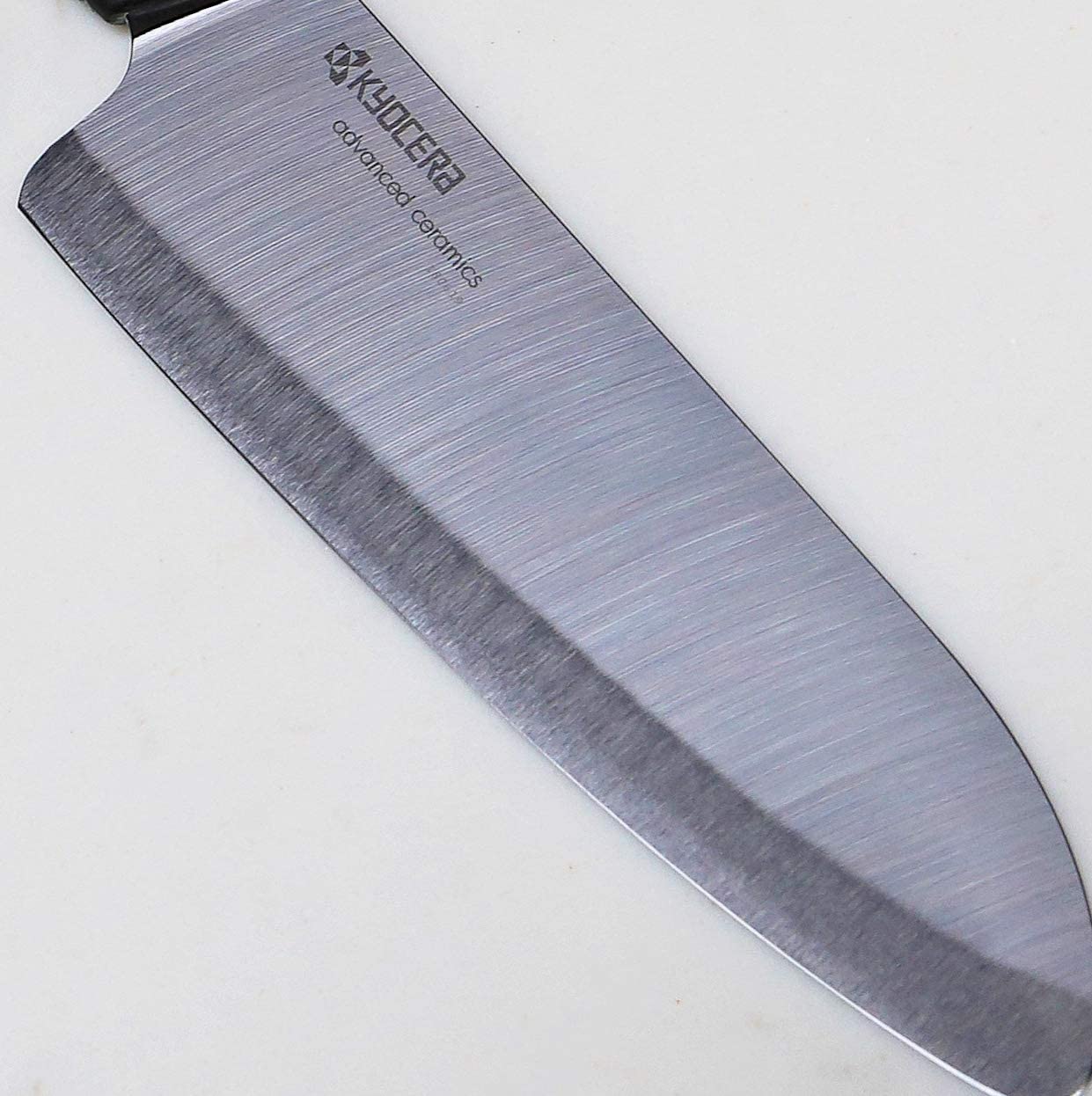 쿄 세라 Advanced Ceramic Revolution 4 피스 나이프 세트 : 6 인치 주방장의 Santoku, 5.5 인치 Santoku, 4.5 인치 유틸리티 및 3 인치 파링 블랙 손잡이 / 블랙 블레이드 포함