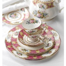 Royal Albert Lady Carlyle 찻잔 및 접시 찻잔 및 접시, 6.85 온스, 여러 가지 빛깔의 꽃 무늬 프린트