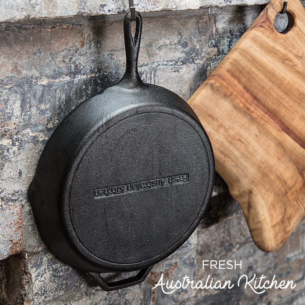 Pre-seasoned Cast Iron Skillet 12.5 Inch by Fresh Australian Kitchen. 오븐 안전 조리기구, 완벽한 캠핑, 실내 및 실외 팬.