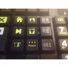 형광 인레이가 있는 한국어 키보드 스티커. 큰 기호는 마모되거나 번지거나 바래지 않습니다. 모든 노트북 및 데스크탑 키보드에 대한 한국어 변환도 무료 USB LED 조명(흰색).